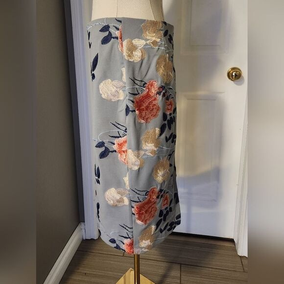 EciβNew York Floral Embroidered Midi Knee Length Pencil Skirt - Picture 9 of 9